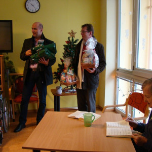 Předávání vánočních dárků